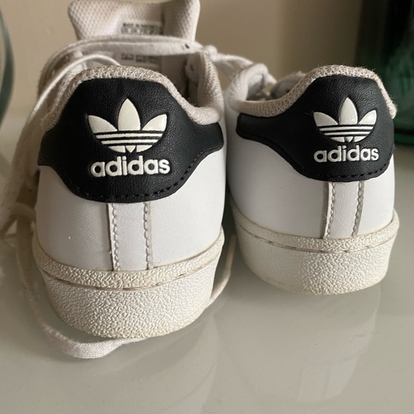 Kids White and Black Superstar Adidas - Picture 3 of 4